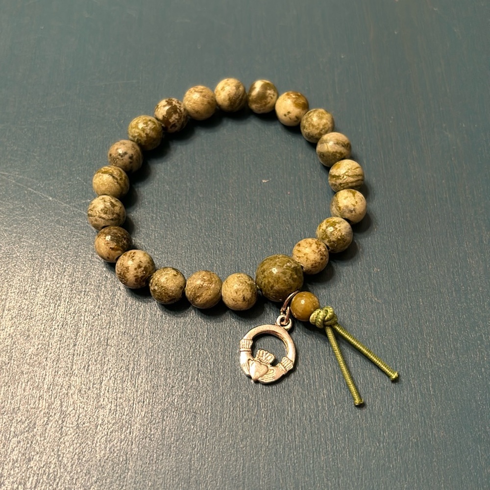 Claddagh Charm Stretch Beaded Bracelet